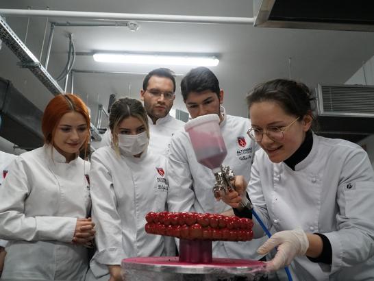 Gastronomi öÄŸrencilerine mimari pasta atölyesi