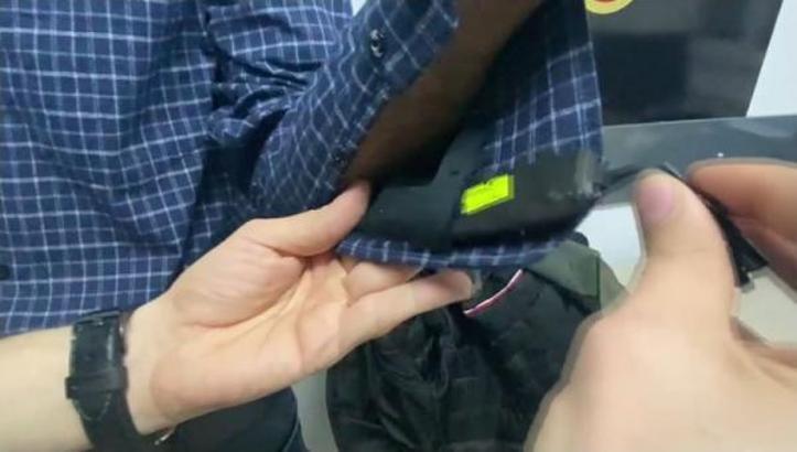 Ehliyet sınavına, gömleğinin kol düğmesindeki gizli kamera düzeneğiyle girdi