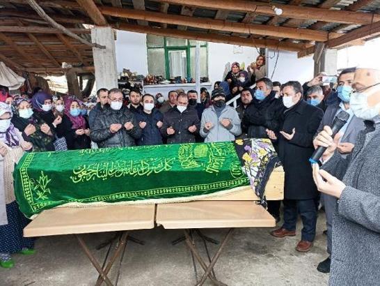 Servis kazasında ölen Sibel toprağa verildi, ikizinin tedavisi sürüyor