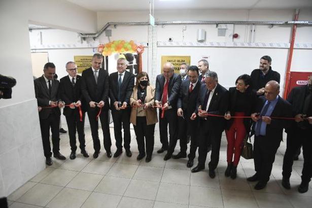 Yavuz Selim Ortaokulu'na kütüphane