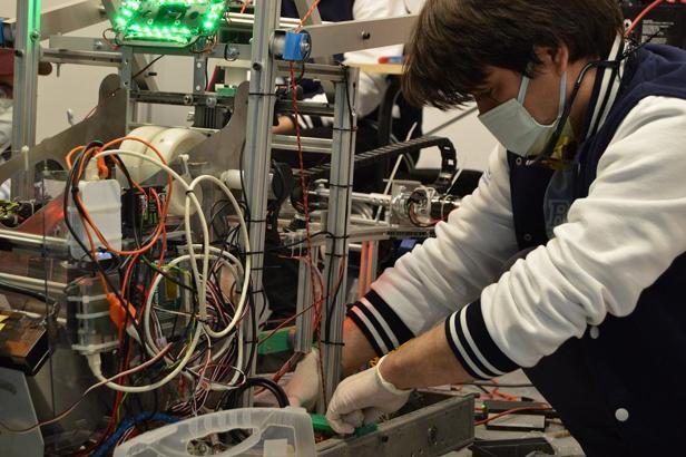 Lise öğrencileri Türkiye’yi robot tasarımlarıyla Amerika’da temsil edecek