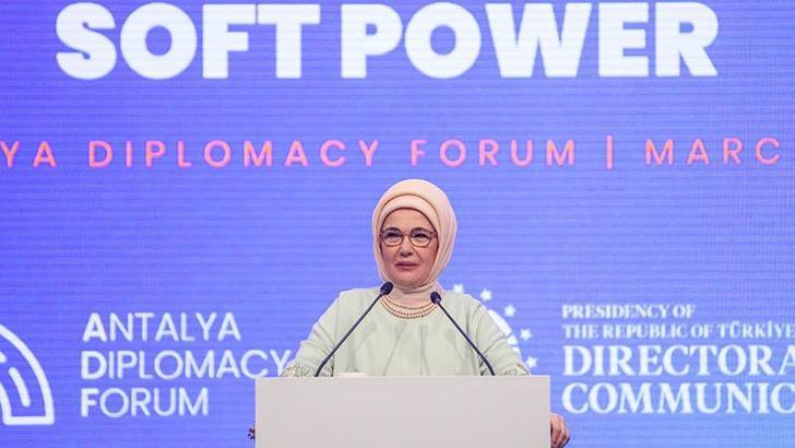 Emine Erdoğan: Savaşlar tabiata da büyük zarar veriyor