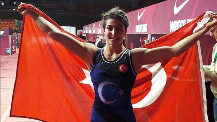 Ukrayna'dan Erzincan'a iskan ettirilen kadın milli güreşçi, Türkiye'ye altın madalya kazandırdı