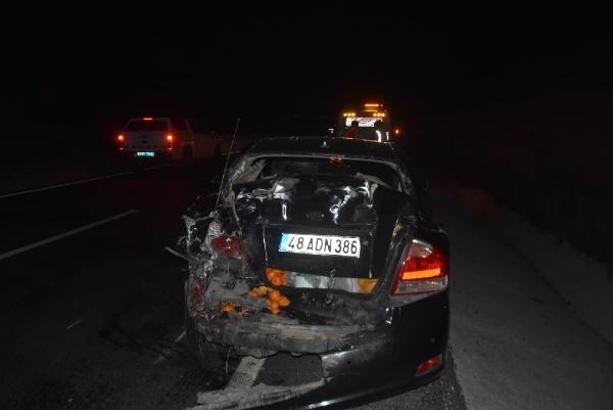 Kazaya müdahale eden polis memuru otomobilin çarpmasıyla ağır yaralandı