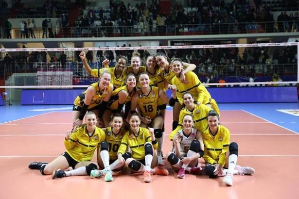 VakıfBank, Galatasaray HDI Sigorta deplasmanında set vermedi