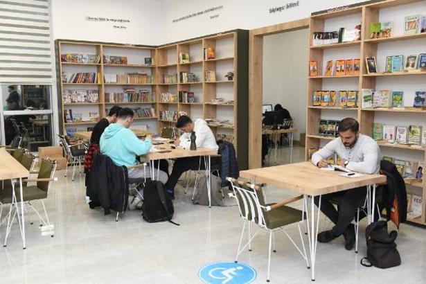 Yenişehir'de 'Nöbetçi Kütüphane'ye yoğun ilgi