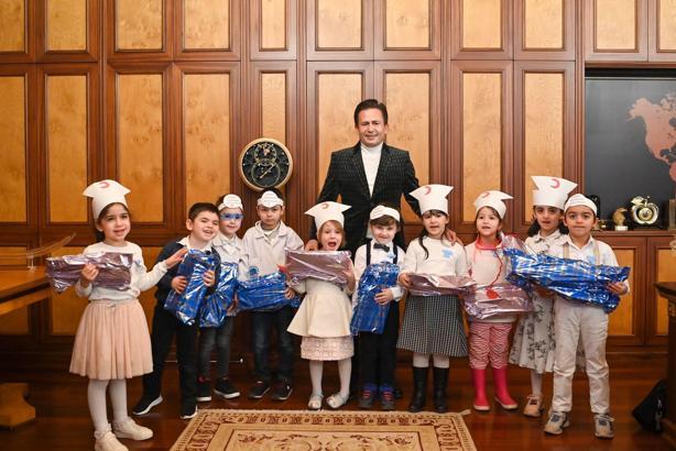 Miniklerden Tuzla Belediye Başkanı Dr. Şadi Yazıcı’ya 14 Mart sürprizi