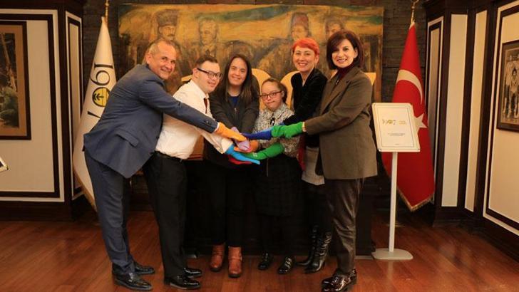 Rengarenk çoraplarla Down sendromuna farkındalık çağrısı