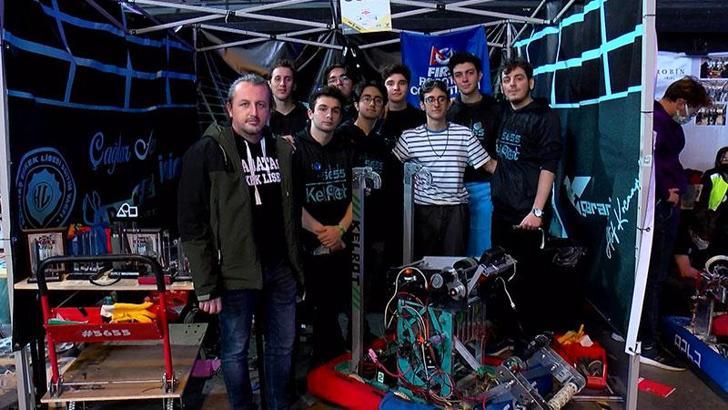 Liselilerin hedefi Houston, robotlarının adı 'Houston Hornet'