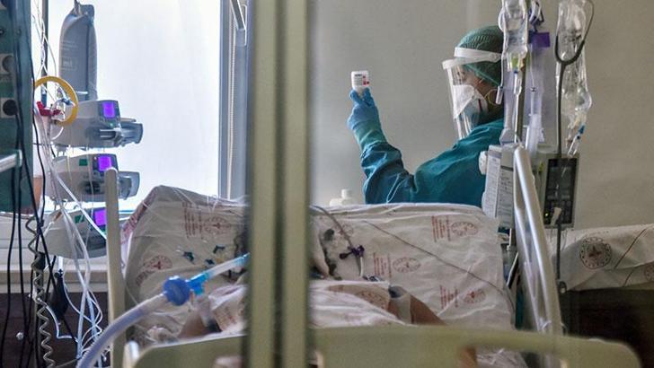 Koronavirüs salgınında günlük vaka sayısı 22 bin 345 oldu