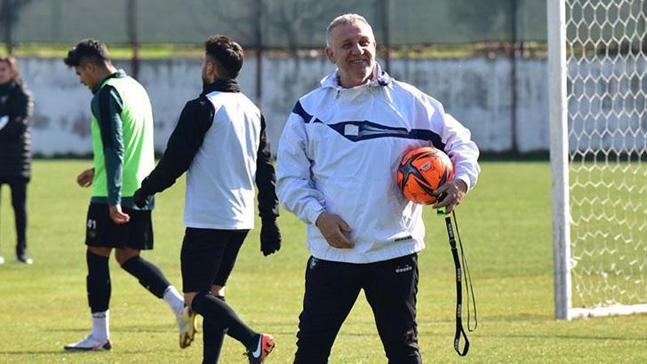 Denizlispor'da Mesut Bakkal rotayı çizdi