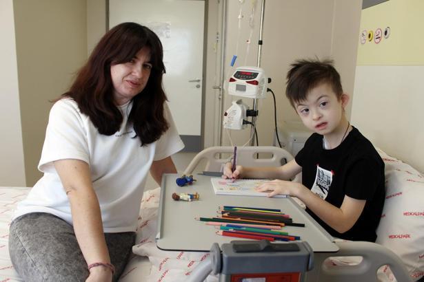 Oğlunun lösemi tedavisi için Ukrayna'dan gelen anne: İki savaşın içindeyiz