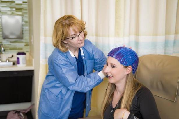 Kemoterapide saç dökülmesine karşı 'Buzdan bere'