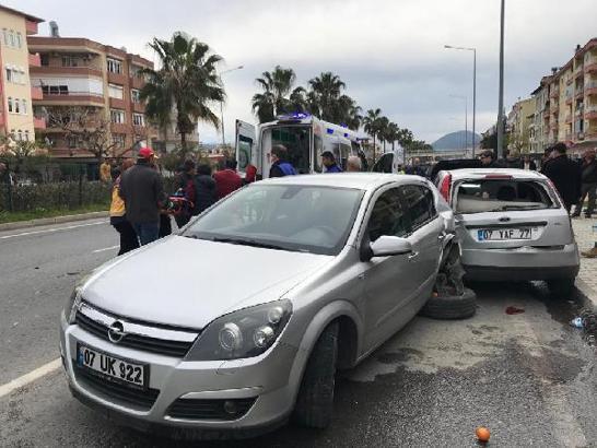 Gazipaşa'da trafik kazası: 1 ölü, 2 yaralı