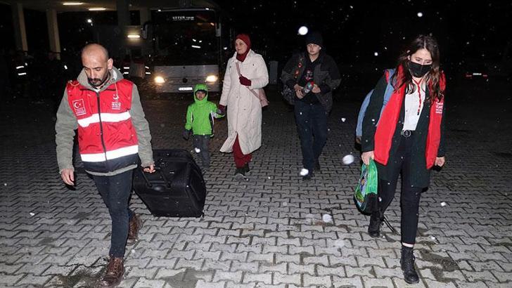 Ukrayna'dan tahliye edilen Kırım Türkleri Eskişehir'e geldi