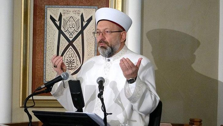 Diyanet İşleri Başkanı Erbaş, Berat Gecesi ve Çanakkale Şehitleri için dua etti