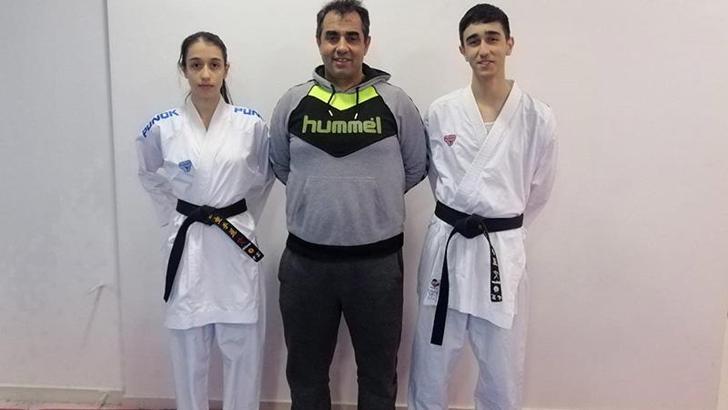 Kickbokscu babanın karateci çocukları madalyaya doymuyor