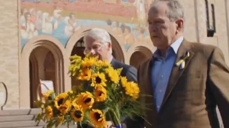 Eski ABD Başkanları, Chicago'daki Ukrayna kilisesini ziyaret etti