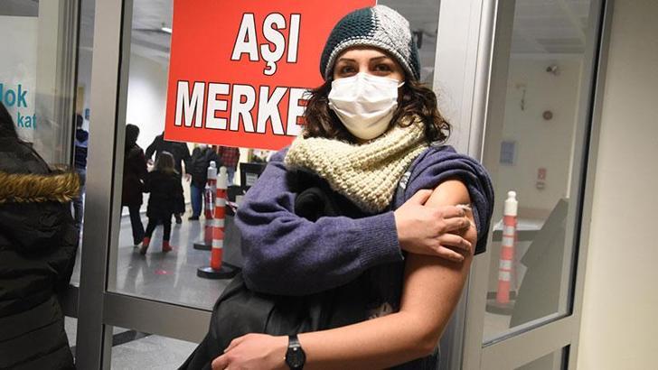 Koronavirüs salgınında günlük vaka sayısı 17 bin 328 oldu