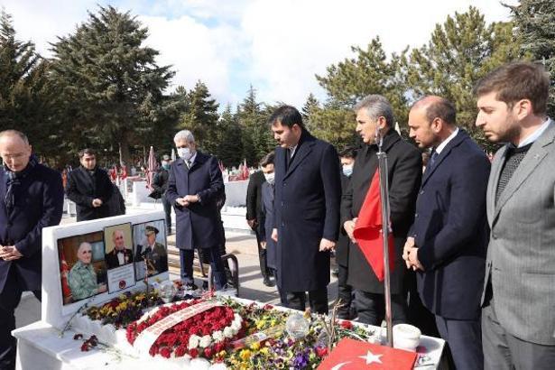 Bakan Kurum'dan Cebeci Askeri Şehitliği'ni ziyaret