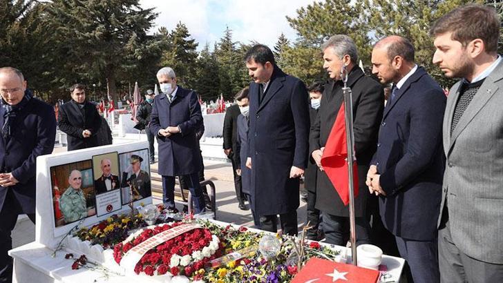Bakan Kurum'dan Cebeci Askeri Şehitliği'ni ziyaret