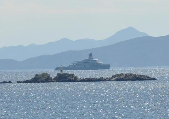 Rus milyarder Abramoviç'in yatı, Datça açıklarında