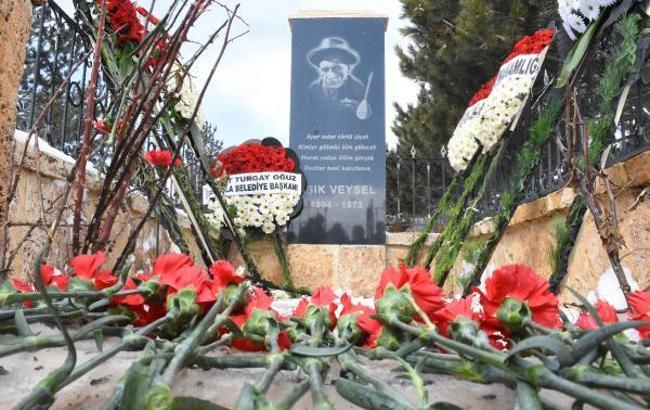 Aşık Veysel, vefatının 49'uncu yılında mezarı başında anıldı