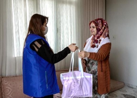 Seyhan’dan yenidoğanlara ve annelerine destek paketleri