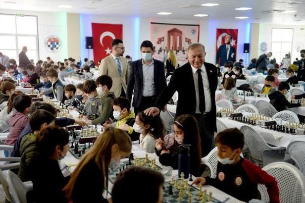 Seyhan’daki satranç şölenine 10 ilden 270 sporcu katıldı
