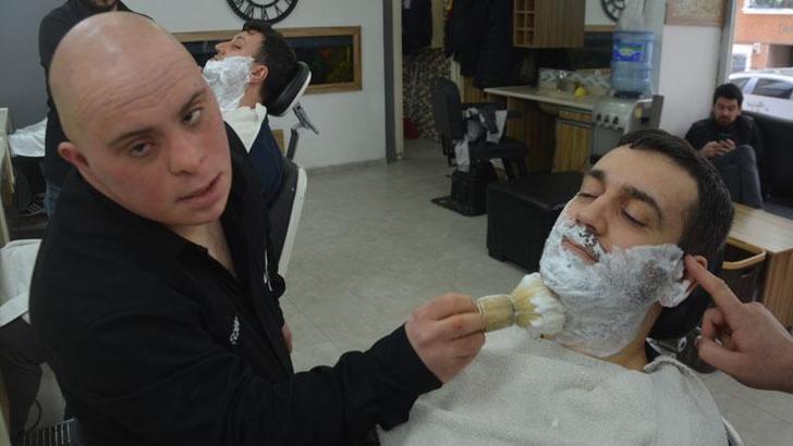 Avcılar'ın down sendromlu berber çırağı