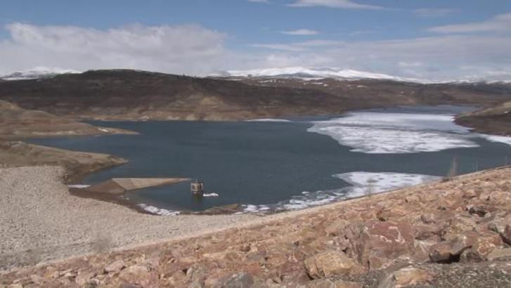 Sivas'ta 4 Eylül Barajı'nın su seviyesine 'kar' etkisi