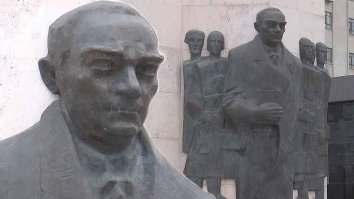 Bağcılar Meydanı'ndaki Atatürk Anıtı'nda 'benzerlik' tartışması