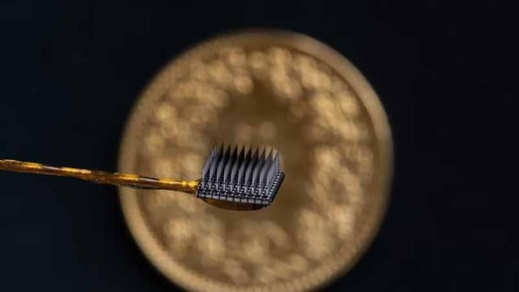 Tamamen felçli hasta, beynine yerleştirilen implantla iletişim kurdu