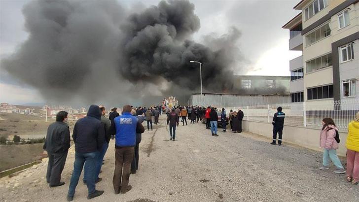Karabük’te oto yedek parça deposunda yangın