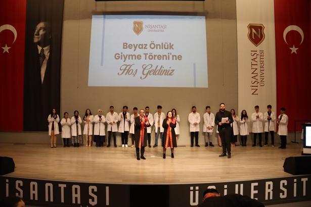 Geleceğin sağlıkçıları, mesleğe ilk adımlarını ‘beyaz önlük’ giyerek attı