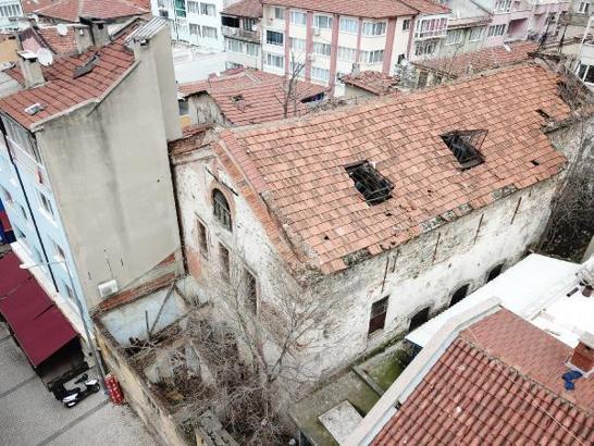 Definecilerin talan ettiği Ermeni Kilisesi'nde çökme tehlikesi