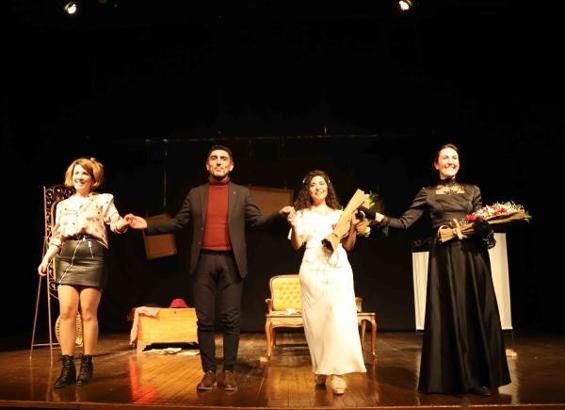 “Martıların Öteki Hikayesi” adlı tiyatro oyunu Kartal’da sahnelendi