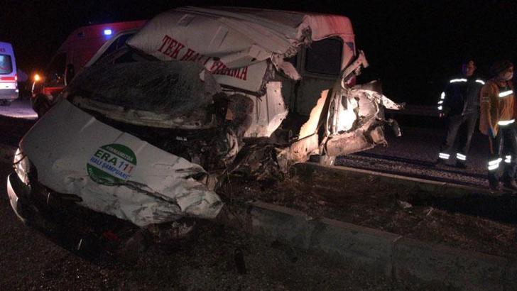 Kırşehir'de TIR ile minibüs çarpıştı: 1 ölü, 1 yaralı