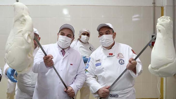 Bakan Varank, Kahramanmaraş'ta dondurma fabrikasını ziyaret etti