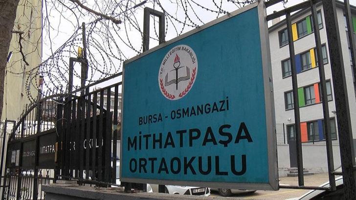 Tartışılan okul müdürü görevine geri döndü