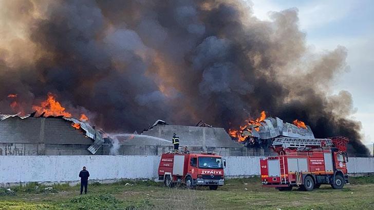 Osmaniye’de geri dönüşüm fabrikasındaki yangın kontrol altına alındı
