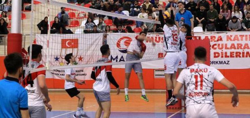 Üniversiteler arası voleybol heyecanı