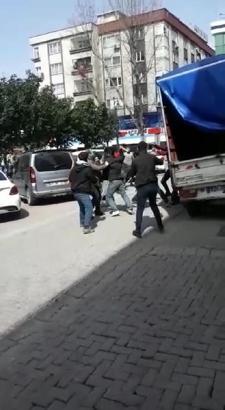ek fotoğraflar// Zeytinburnu'nda çok sayıda kişinin karıştığı silahlı kavga: 1'i ağır 5 yaralı
