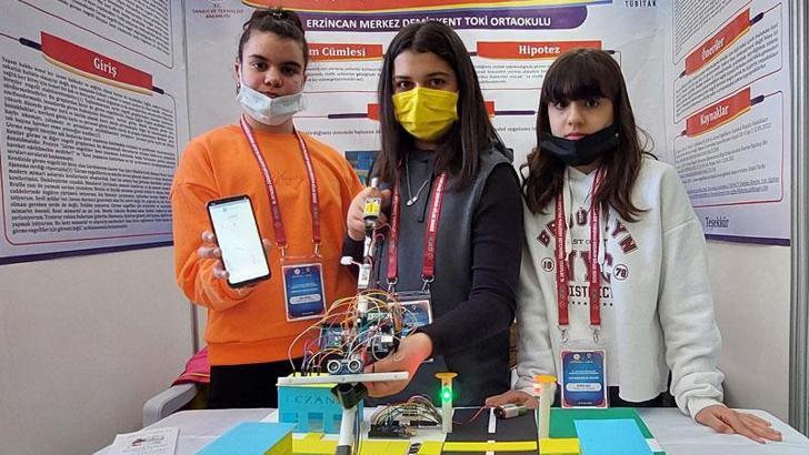 Ortaokul öğrencileri tasarladıkları akıllı bastonla görme engellileri rahatlatacak