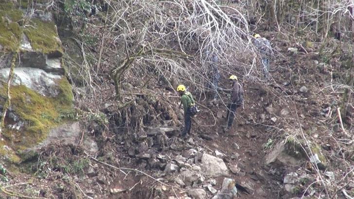 Dağcılar, heyelanlı yamaçlarda riskli kayalar için devrede