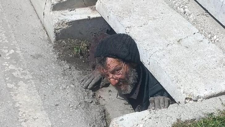 Got stuck in the channel he entered for theft, he reacted to those who did not help