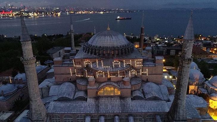 Ayasofya'da 88 yıl sonra teravih namazı kılınacak
