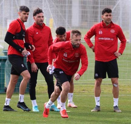 4 eksikli Antalyaspor’da tek hedef Altay galibiyeti