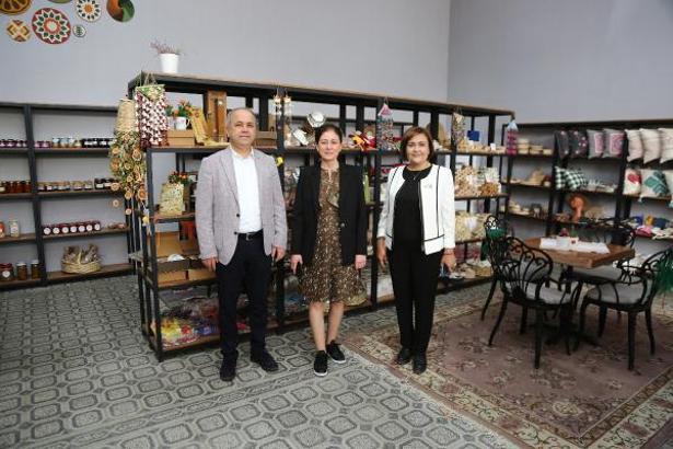 Kadın kooperatiflerinin el emekleri birlik mağazasında buluştu