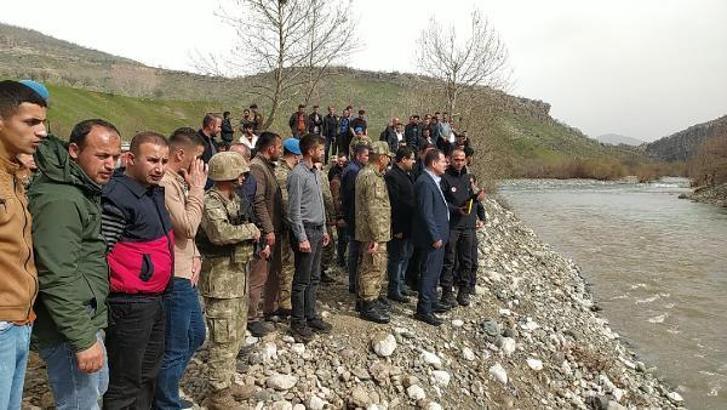 Derecik'te çaya düşüp, kaybolan asteğmen aranıyor